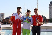 Deutsch: Kanusport bei den Olympischen Jugendspielen 2018; Tag 10, 16. Oktober 2018; Finale Jungen Einer-Kajak-Slalom: Lan Tominc (Slowenien, Gold) - Guan Changheng (China, Silber) - Tom Bouchardon (Frankreich, Bronze) English: Canoeing at the 2018 Summer Youth Olympics at 16 October 2018 – Boys' K1 slalom Gold Medal Race: Lan Tominc (Slovenia, gold) - Guan Changheng (China, silver) - Tom Bouchardon (France, bronze)