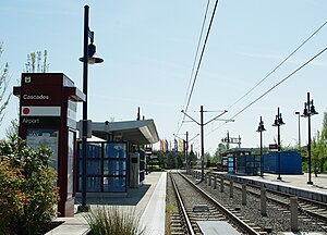 Kaskády MAX přestávají vypadat na východ - Portland, Oregon.JPG