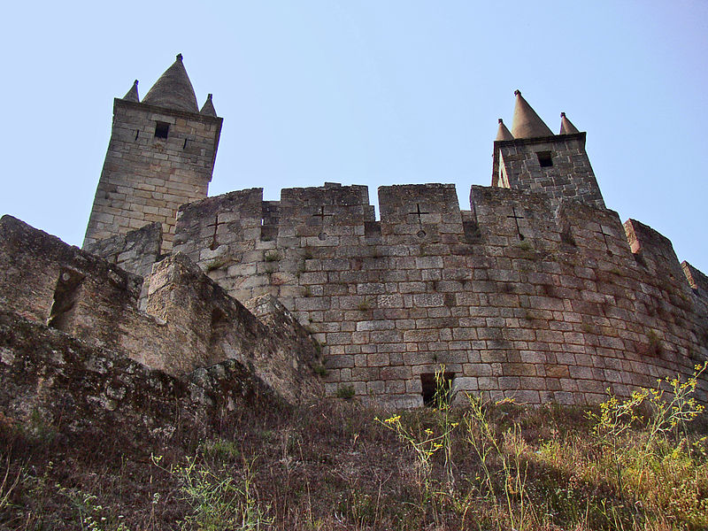 File:Castelo de Stanta Maria da Feira 001.jpg