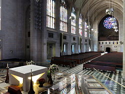 Interior of the cathedral Cathedral of the Most Blessed Sacrament (Detroit, Michigan) - view from the ambo.JPG