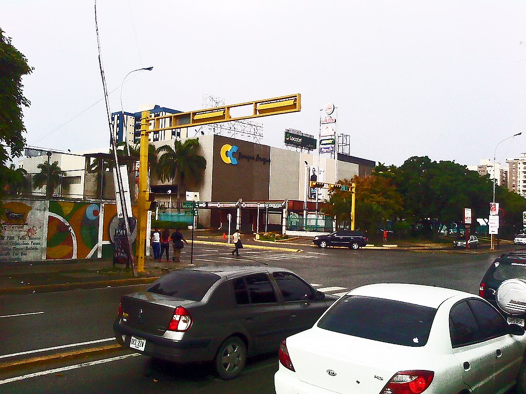 Archivo:Centro Comercial "Parque Aragua" - panoramio.jpg - Wikipedia, la enciclopedia libre