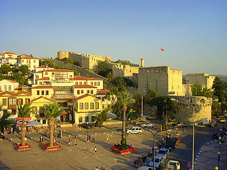 Cesme-square4.JPG