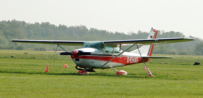 File:Cessna 182G Skylane (D-EHAG) 01.jpg