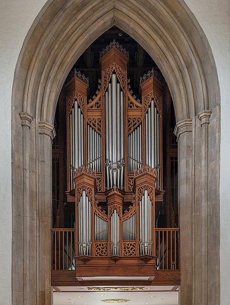 File:Chelmsford Cathedral Organ, Essex, UK - Diliff.jpg