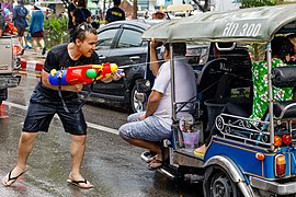 En tuk-tuk er ikke vandtæt, Chiang Mai, 14. april 2017.