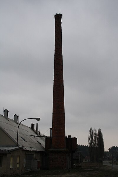 File:Chimney in Budišov, Třebíč District.jpg