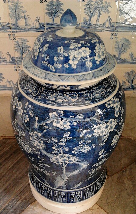 Tập_tin:China_Earthenware_pot_with_a_lid.jpg