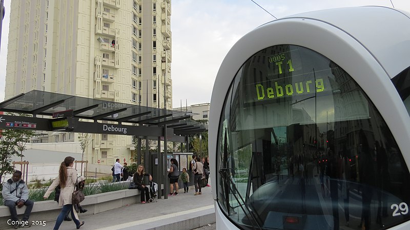 File:Citadis 302 n°829 au terminus Debourg sur la ligne T1 de Lyon.JPG