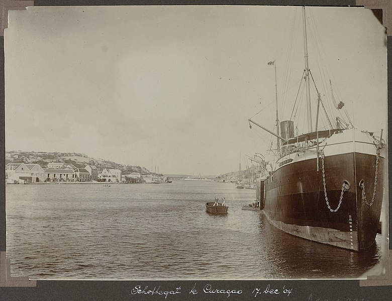 File:Collectie Nationaal Museum van Wereldculturen RV-A103-1-237 Schottegat te Curacao (17 December)' Willemstad G. M. (Gerard Martinus) Versteeg (Fotograaf).jpg