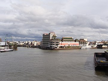 Confluent de la Marne (à gauche) avec la Seine (à droite puis en bas).