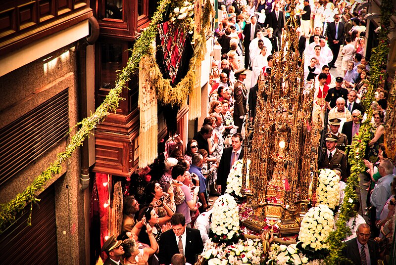 File:Corpus Christi - Toledo, Spain - 2010 -.jpg