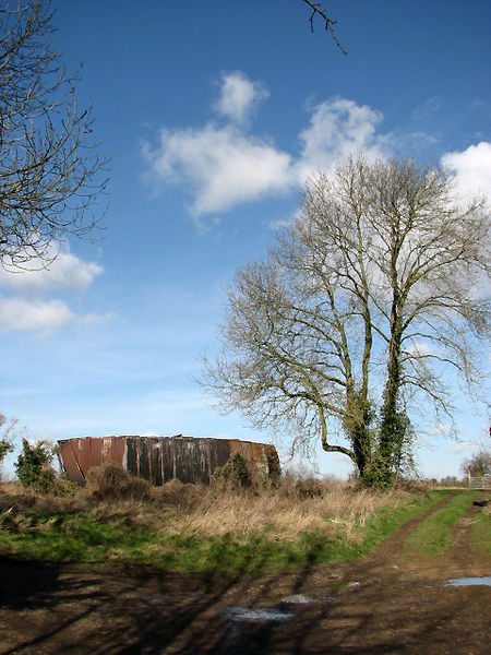 File:Corrugated iron shed - geograph.org.uk - 706329.jpg