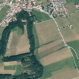 Blöcktach und die Hochfläche südlich des Burgstalls von oben