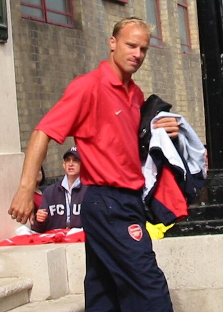 Tập_tin:Dennis_Bergkamp_cropped.JPG