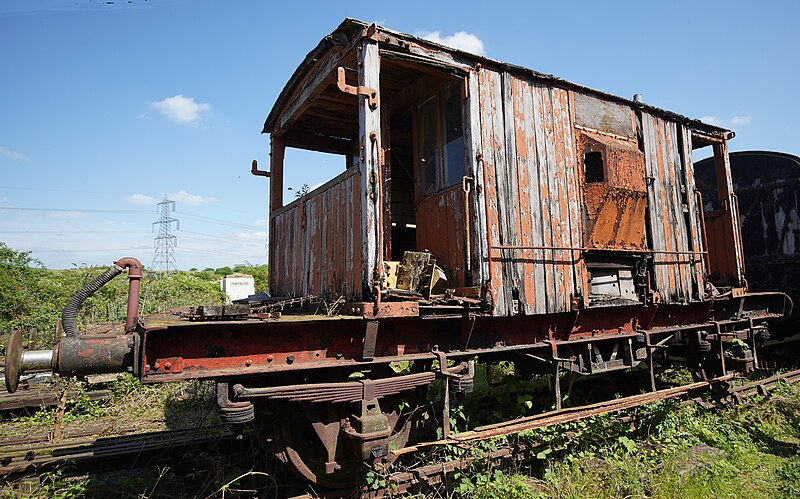 File:Derelict BR 25 ton Brake Van in Hedingham sidings.jpg