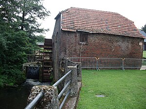 Watermolen in het dorp