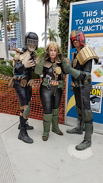 File:Dredd cosplay.jpg