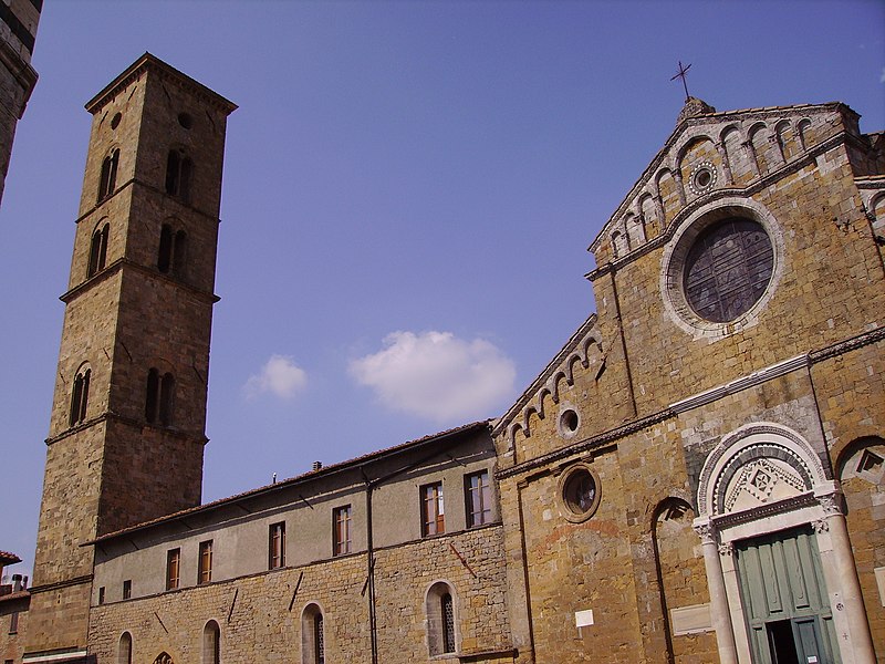 Ficheiro:Duomo di Volterra.JPG