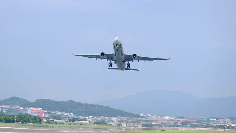 File:EVA Air Airbus A330-302 B-16331 Taking off from Taipei Songshan Airport 20150629a.jpg