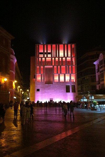 Image: Edificio Moneo Murcia Noche (cropped)