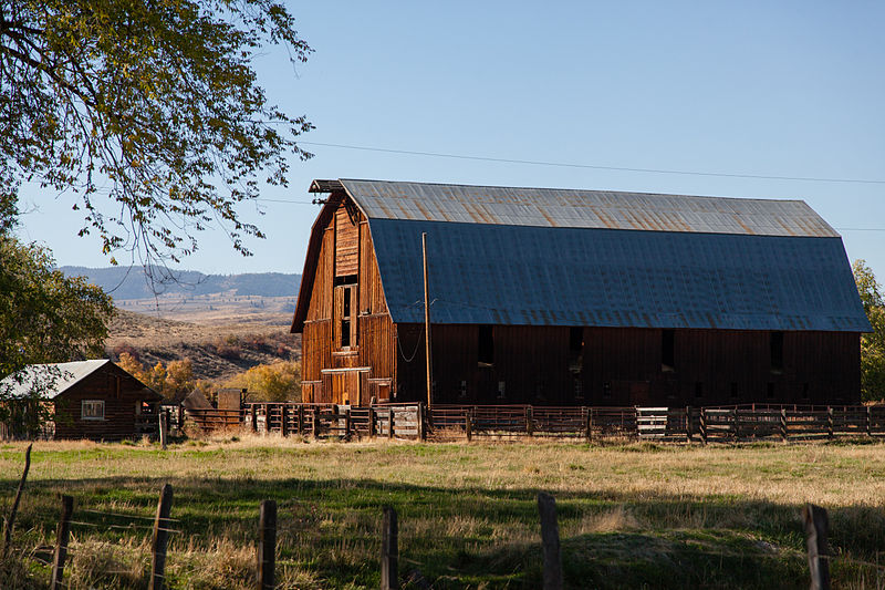 File:Edwards-Gillette Barn.jpg