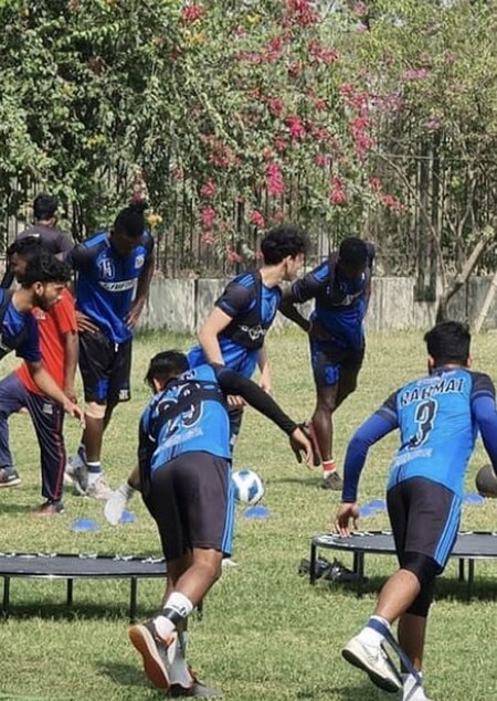 Saif players during training in 2021