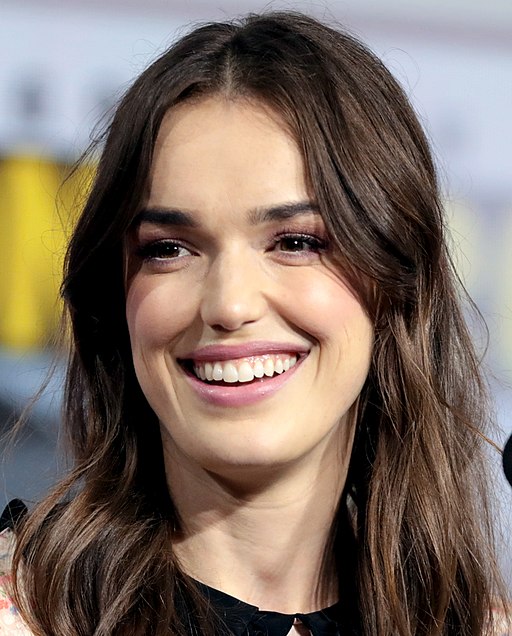 Elizabeth Henstridge (2019)