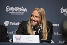 Eyþór Ingi at the Eurovision Song Contest 2013 Press Conference in Malmö, سوئد.