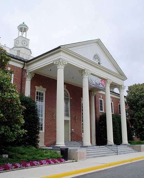 File:Fairfax City Hall - panoramio - Idawriter.jpg