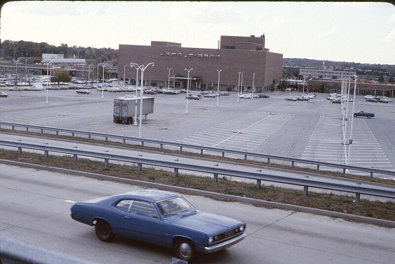 File:Famous-Barr Department Store at the Northland Shopping Center (1982).jpg