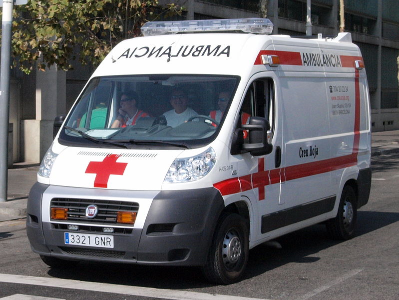 File:Fiat Ambulancia Creu Roja car A-05.01-B pic3.JPG