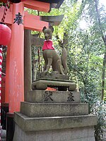 Kitsune statue in the Senbon Torii