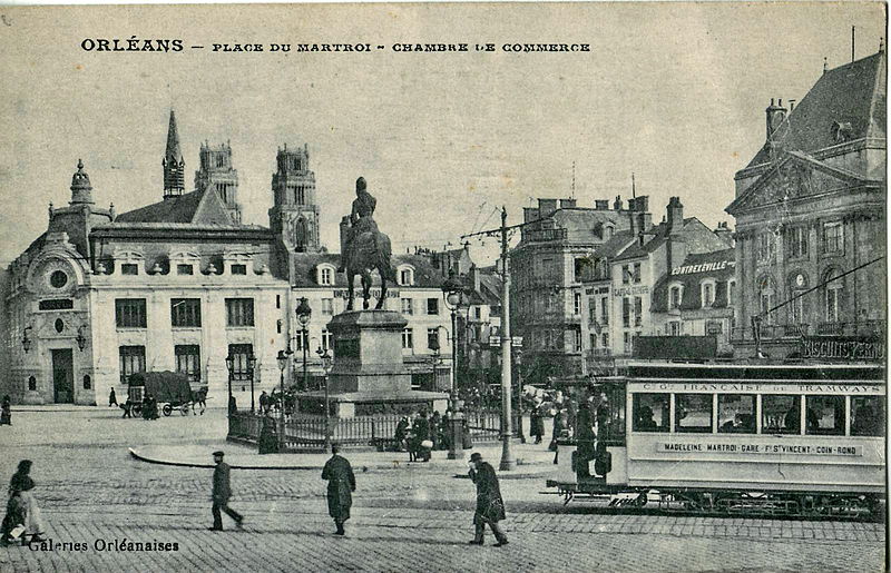File:Galeries Orléanaises - ORLEANS - Place du Martroi - Chambre de commerce.JPG