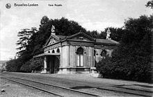 Edificio de pasajeros, vías y andenes alrededor de 1900