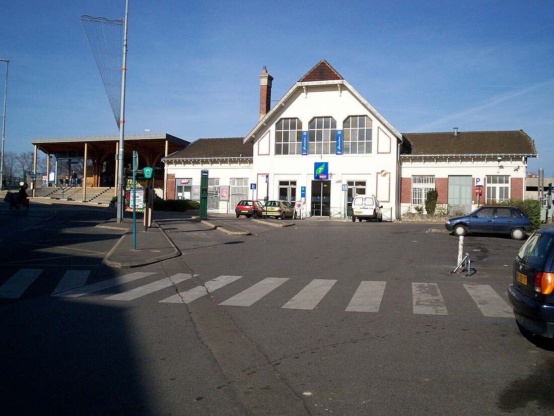 Vaires–Torcy station