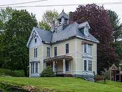 Gay-Munroe Haus Auburn, Maine.jpg