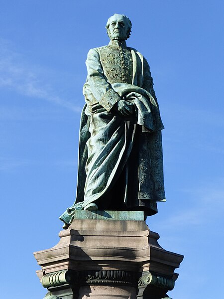 File:Gladstone Monument statue, Coates Crescent Gardens, Edinburgh.JPG