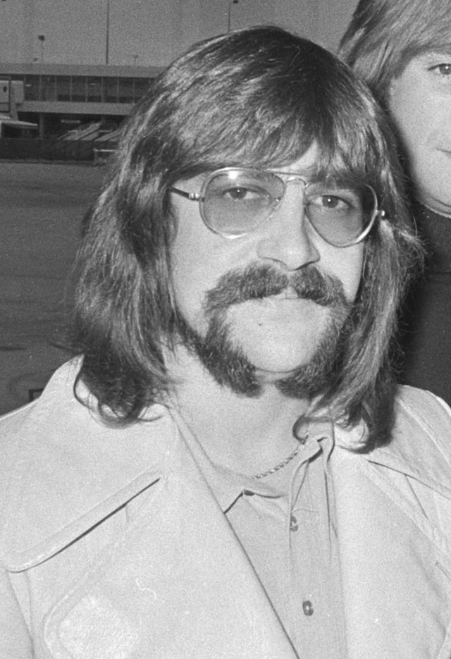 Graeme Edge - Wikipedia