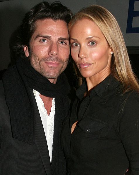 File:Greg Lauren and Elizabeth Berkley (cropped).jpg