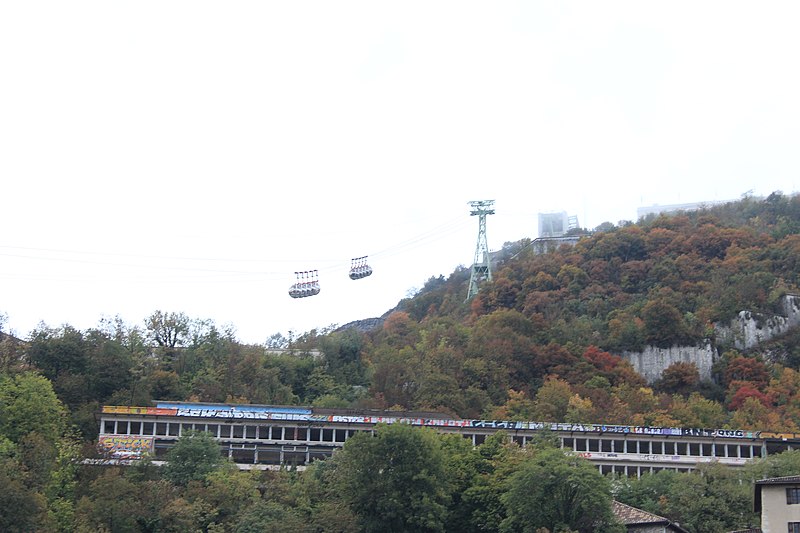 File:Grenoble-Bastille cable car - Téléphérique de Grenoble Bastille photo2.jpg