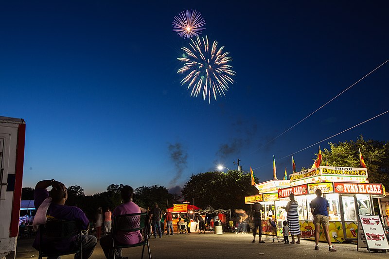 File:Gusher Days Festival Fireworks, Oil City, Louisiana 2014 - 03.jpg