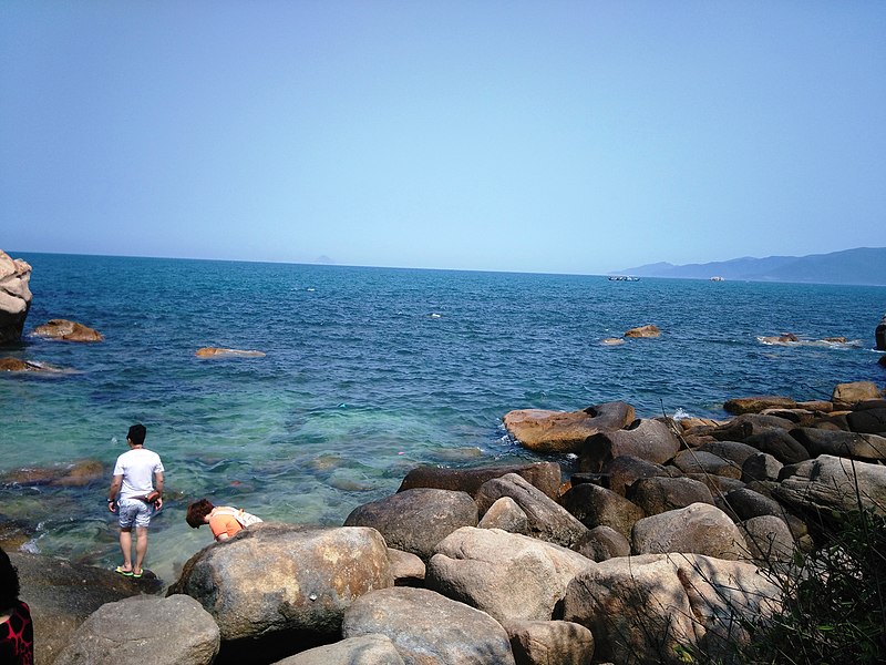 File:Hòn chồng Nha Trang năm 2016 (9).jpg