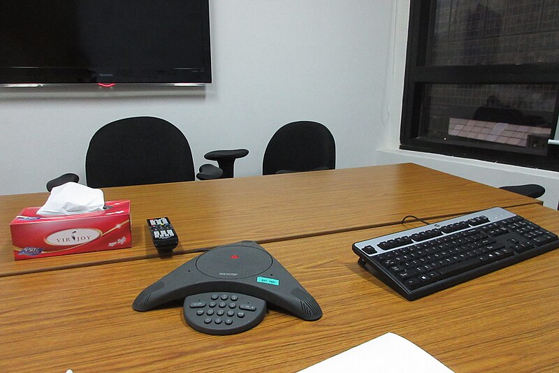 File:HK 灣仔 Wan Chai 陸海通 Gloucester Road Luk Kwok office meeting room Nov 2017 IX1 01.jpg