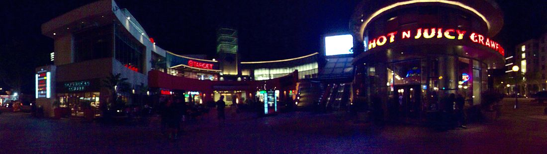 The night panorama view of the plaza.