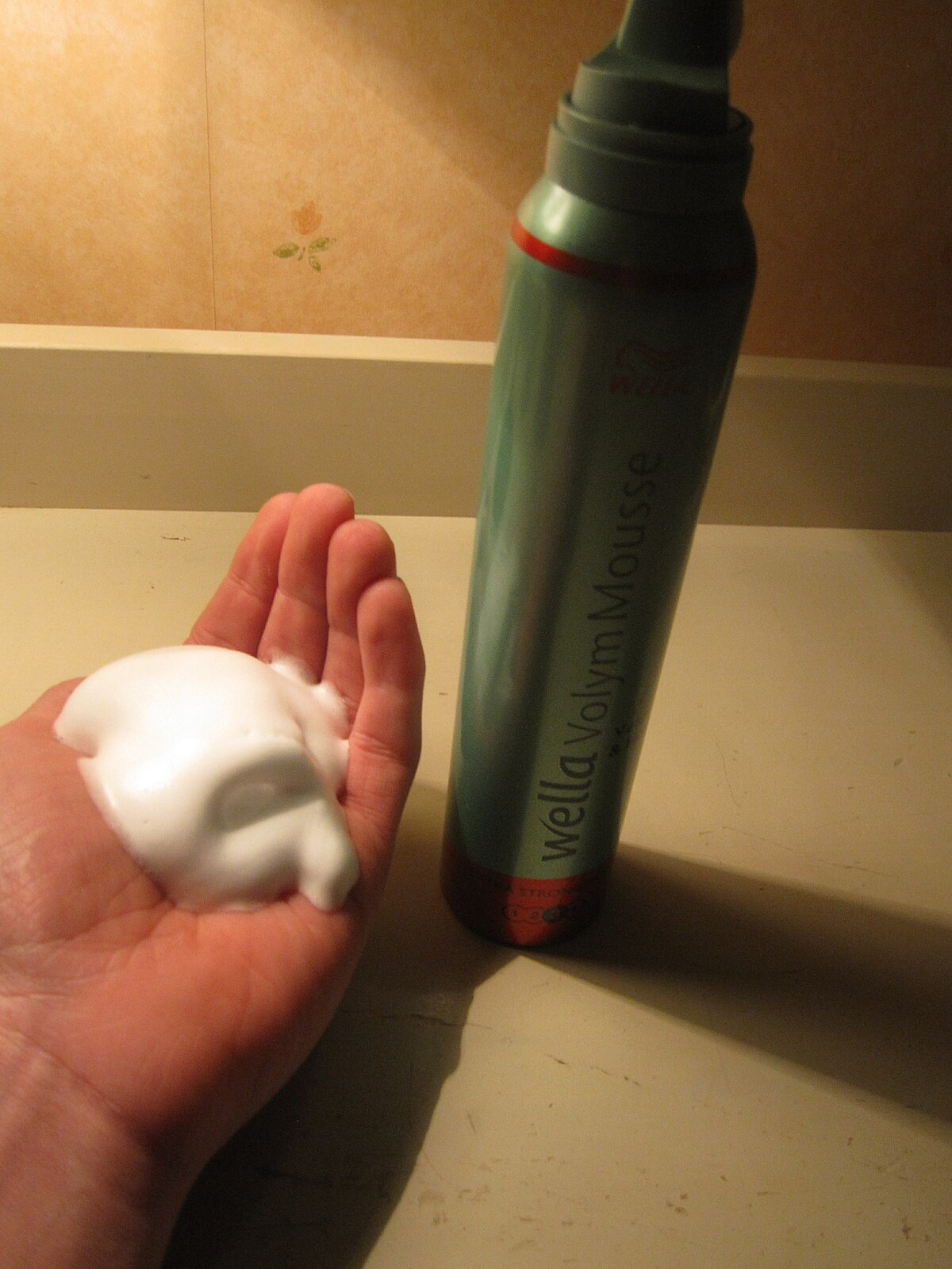 Hair mousse - Wikipedia