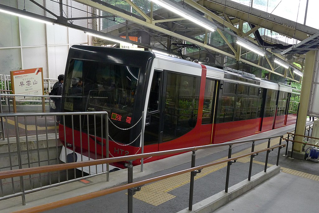 Hakone Tozan Cable Car at Sōunzan Station 01