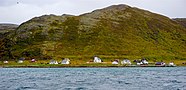 Helgøy kirkested antara gunung dan shore.jpg