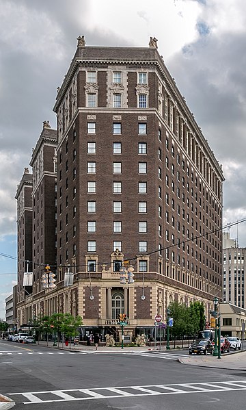 File:Hotel Syracuse — Syracuse, New York.jpg
