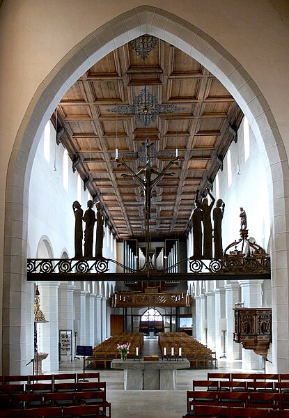 File:Isny Nikolaikirche Blick vom Chor ins Kirchenschiff.jpg