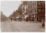 Drierailig spoor op de Rozengracht, het normaalspoor voor de Gemeentetram Amsterdam en het meterspoor voor de tram naar Zandvoort (voor 1914).